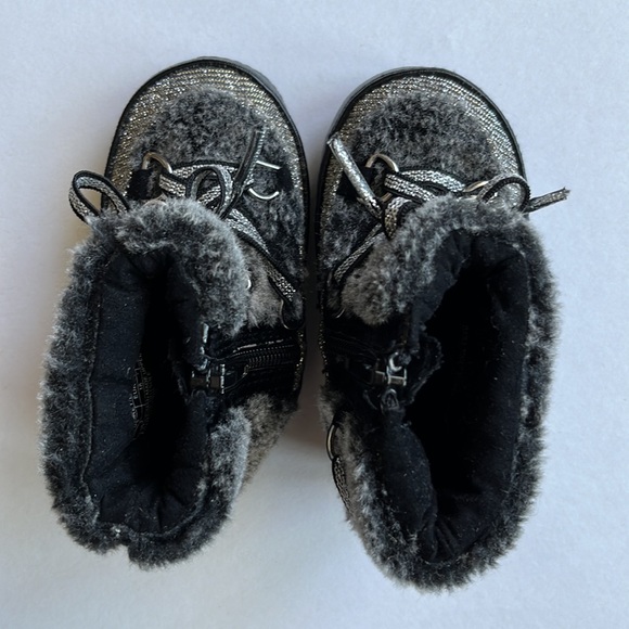 Stuart Weitzman Baby Snow Booties - Picture 3 of 9